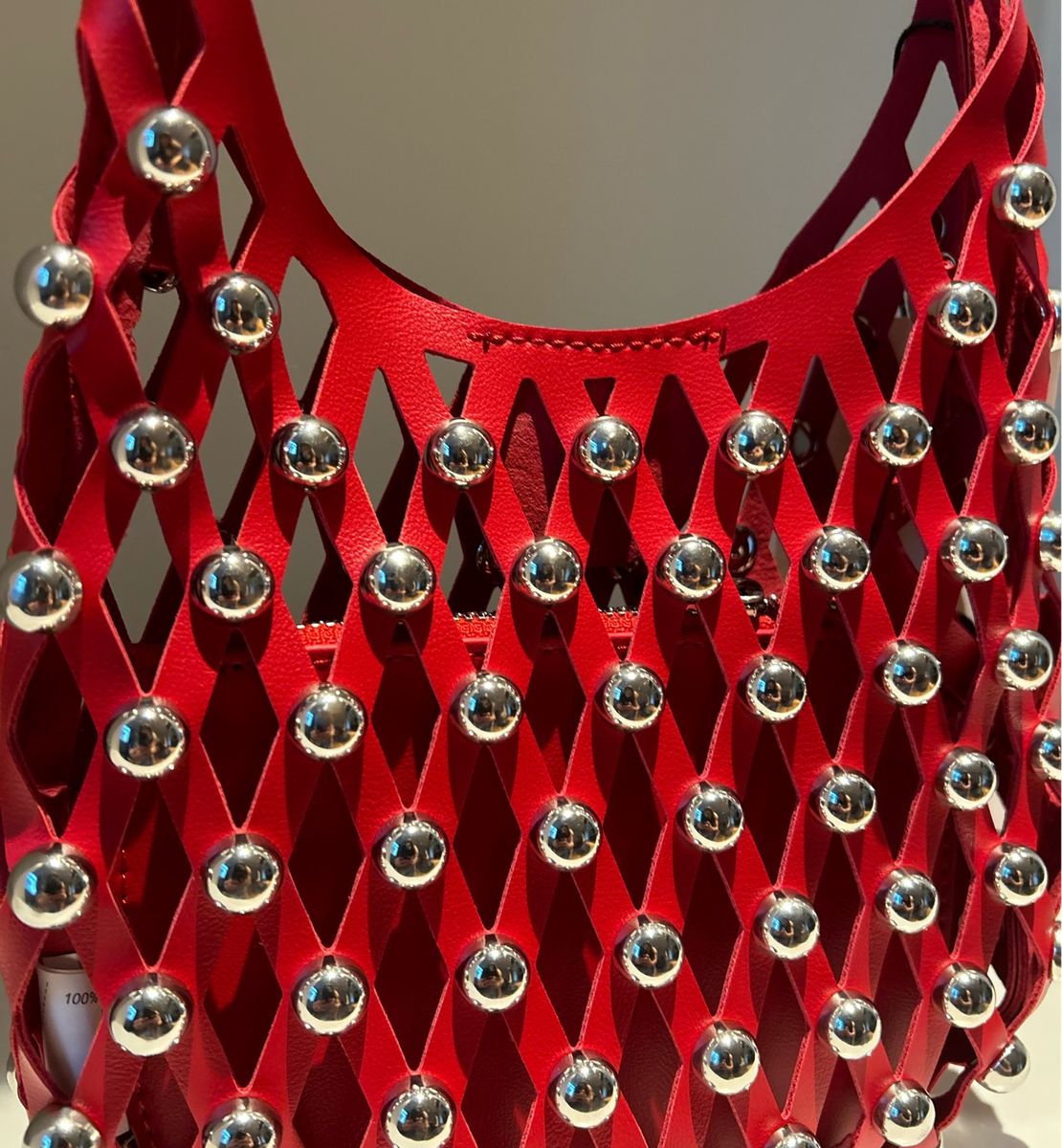 Bolsa de mão vermelha com esferas de metal Zara